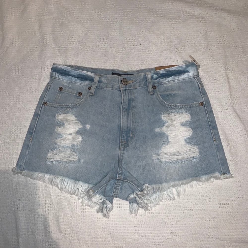 distressed Aeropostale short shorts
